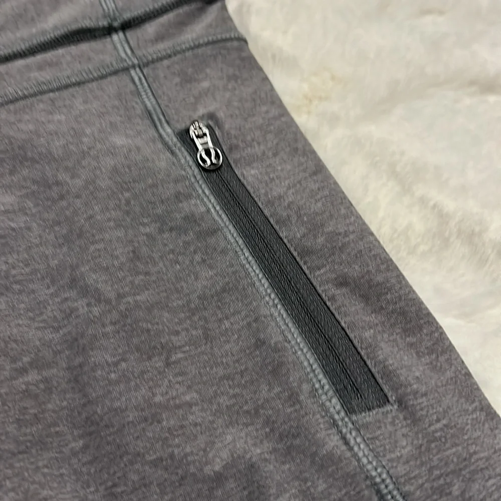 Lululemon Athletica Leggings Gray Chase Me Cropped Size 4